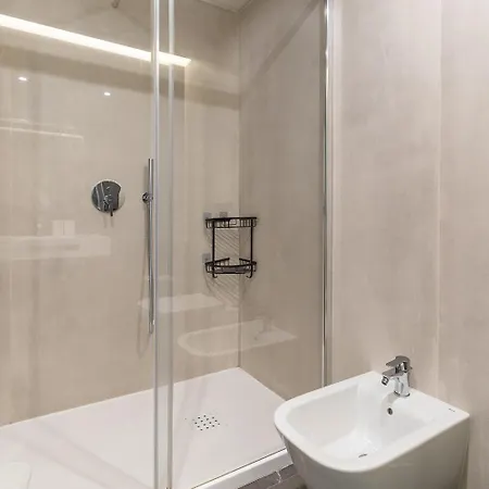 Renovato Premium - Private Garage Apartment