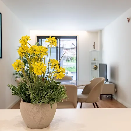 Renovato Premium - Private Garage Apartment