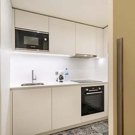 Renovato Premium - Private Garage Apartment